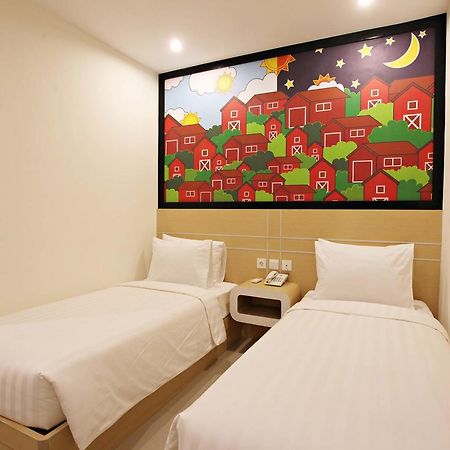 Nite & Day Surabaya - Gunungsari Hotel Екстериор снимка